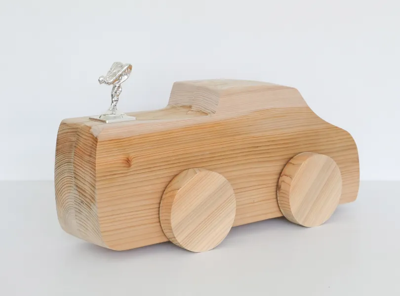 essential_rollsroyce_2024_sawn_and_turned_cedar_wood_metal_figure_25x60x27_cm_8kg_1_1x